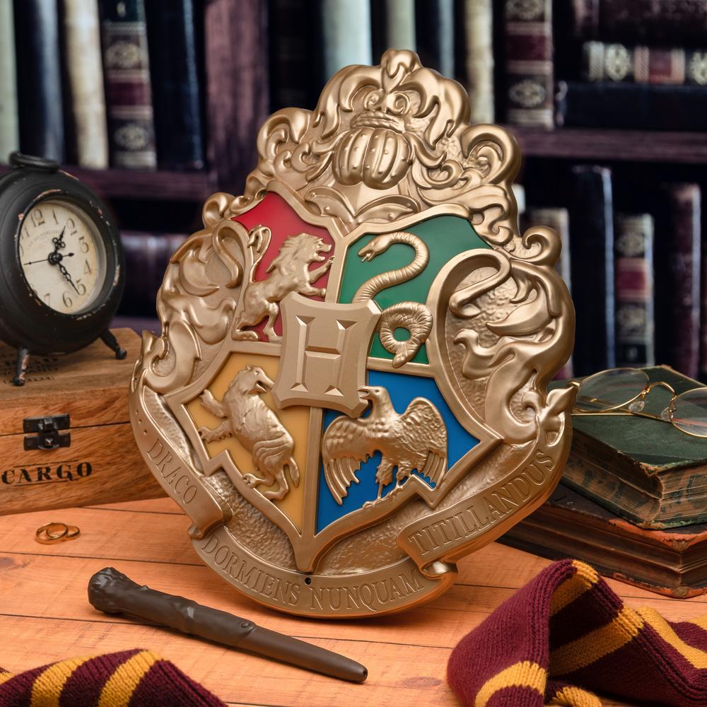 Harry Potter Crest Light with Wand Remote