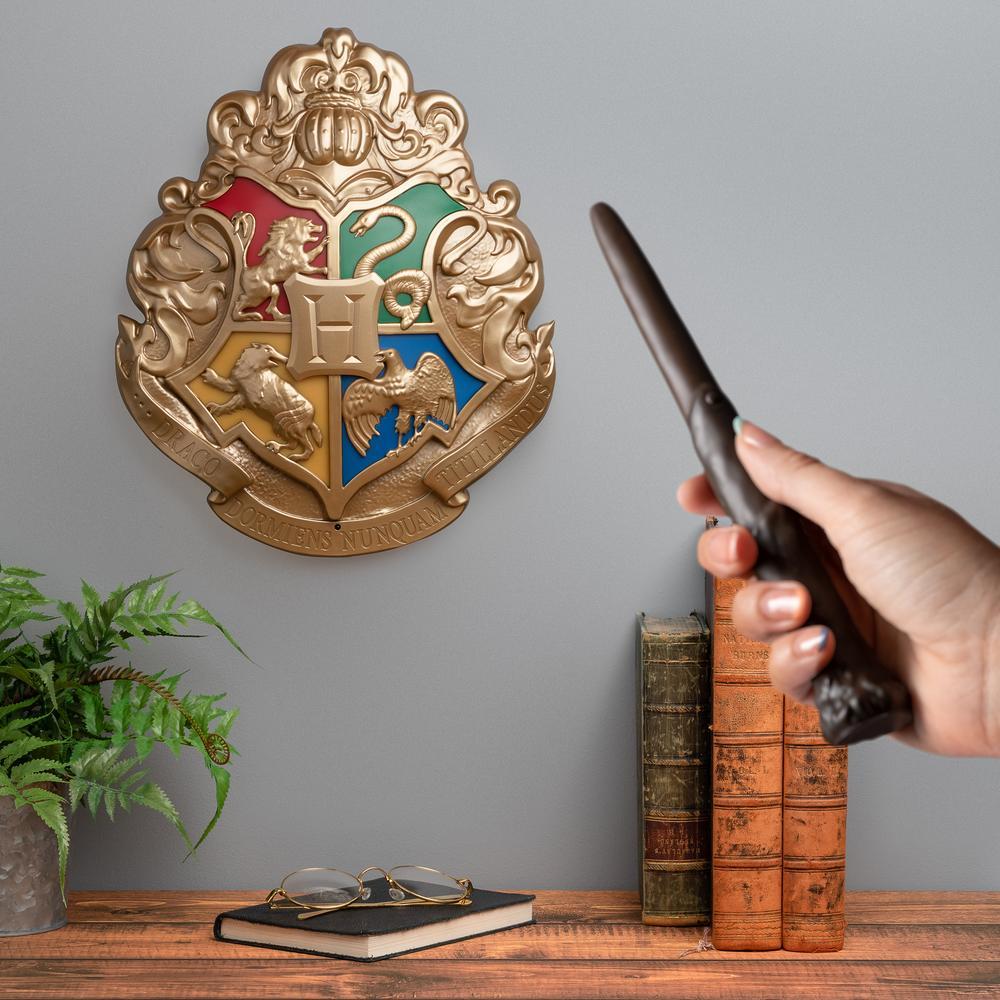 Harry Potter Crest Light with Wand Remote